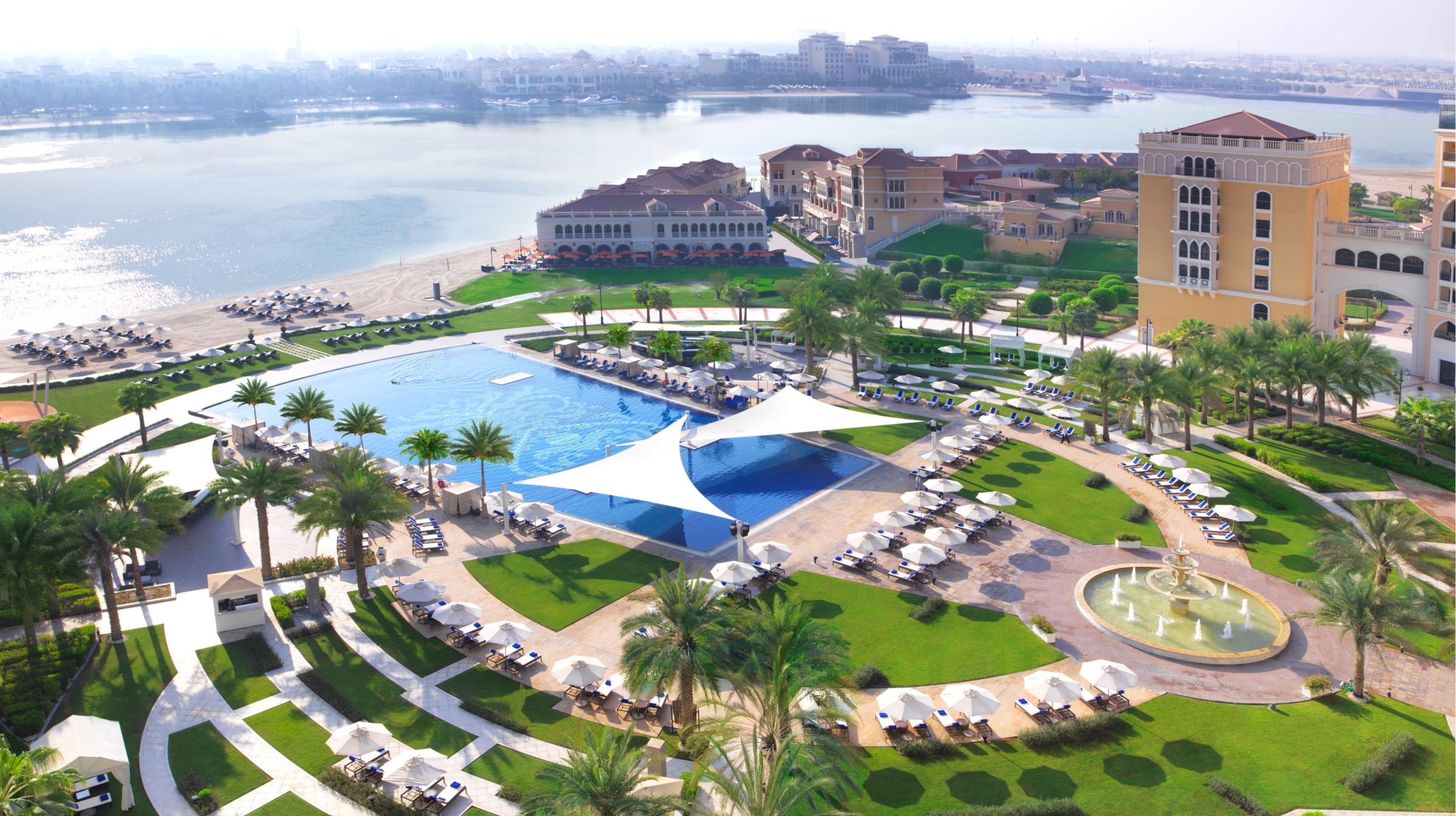 The Ritz-Carlton Abu Dhabi, Grand Canal